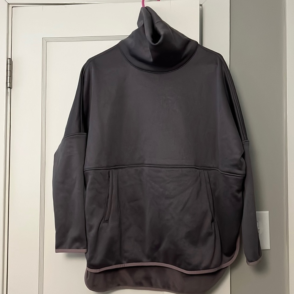 Gray women’s north face turtleneck sweatshirt size small/medium